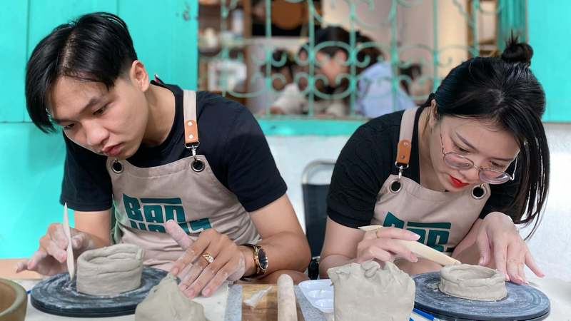 Tiệm Gốm Bàn Xoay - Gói Nặn Tay "Chạm Đất Mềm" (4)